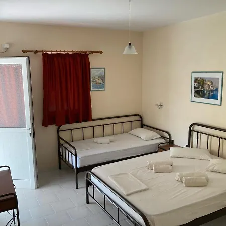 Polyxenis Aparthotel 3*