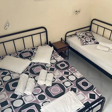 Polyxenis Aparthotel