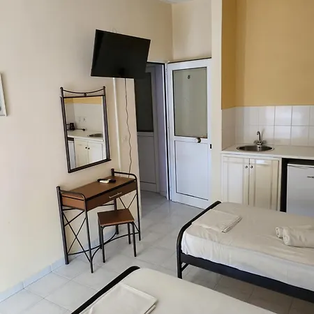 Polyxenis Aparthotel