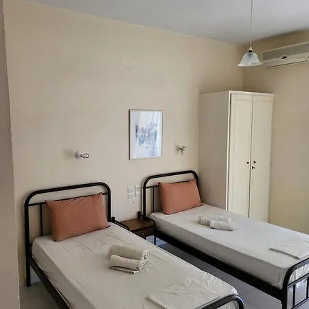 Aparthotel Polyxenis 3*