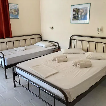 Polyxenis Aparthotel 3*