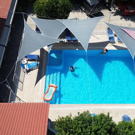 Aparthotel Polyxenis 3*