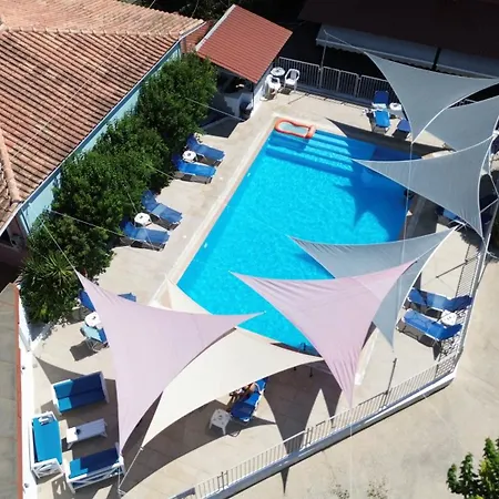 Polyxenis Aparthotel 3*