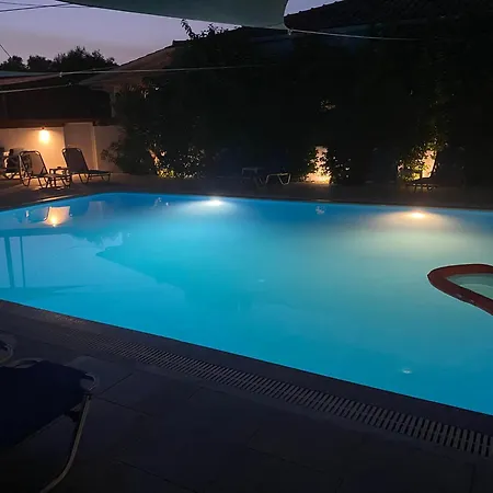 Aparthotel Polyxenis 3*