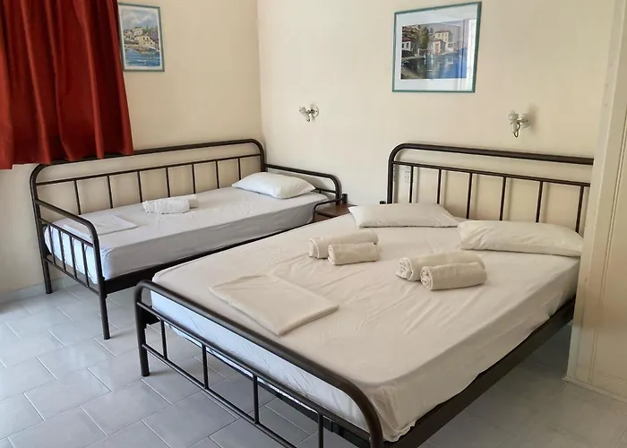 Polyxenis Aparthotel 3*