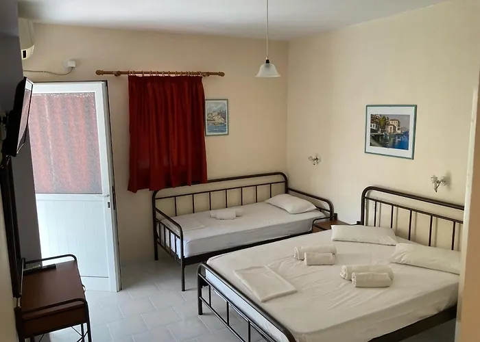 Polyxenis Aparthotel 3*