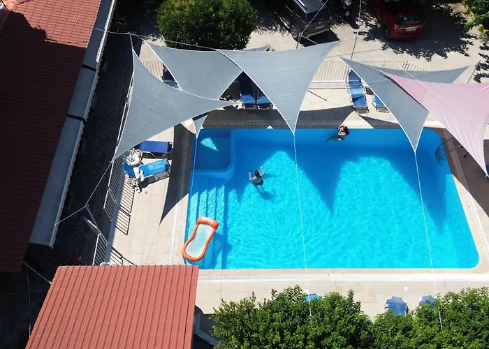 Aparthotel Polyxenis 3*