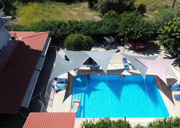 Polyxenis Aparthotel