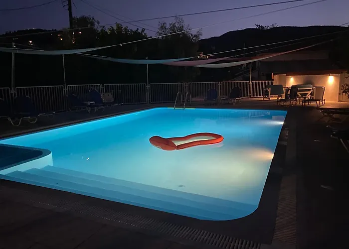 Polyxenis Aparthotel 3*