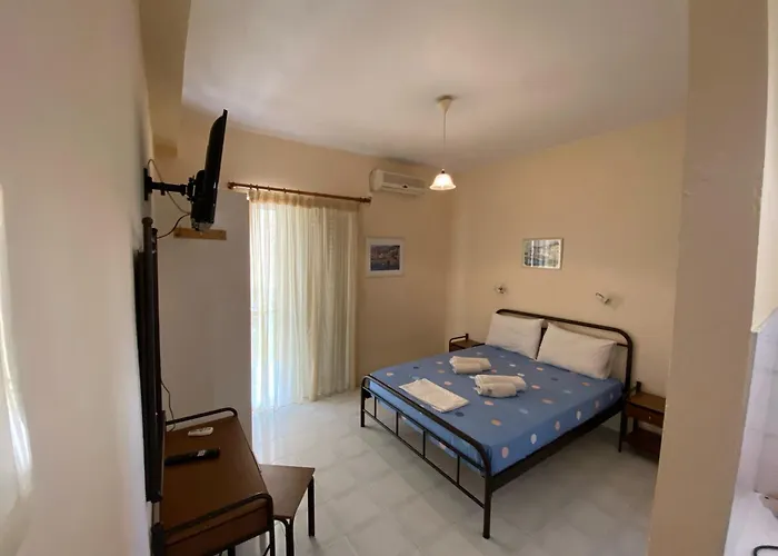 Polyxenis Aparthotel 3*