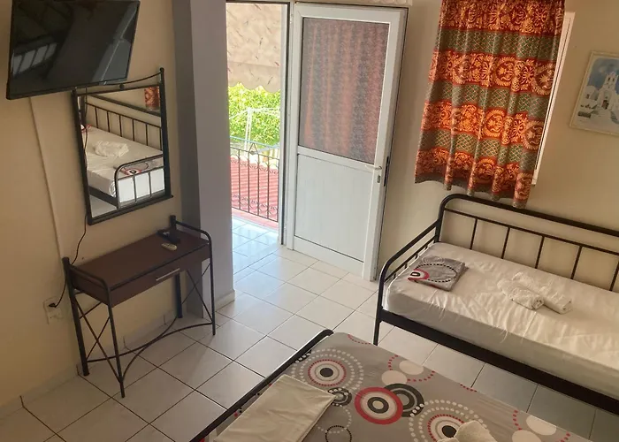 Polyxenis Aparthotel