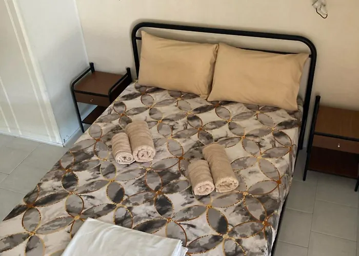 Polyxenis Aparthotel