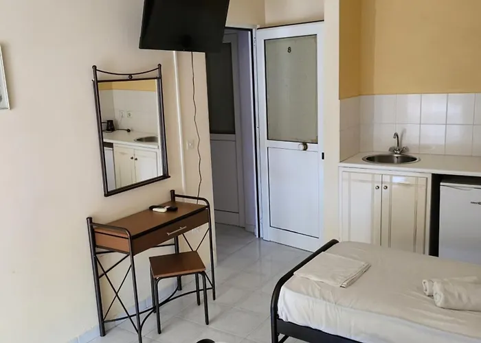 Polyxenis Aparthotel