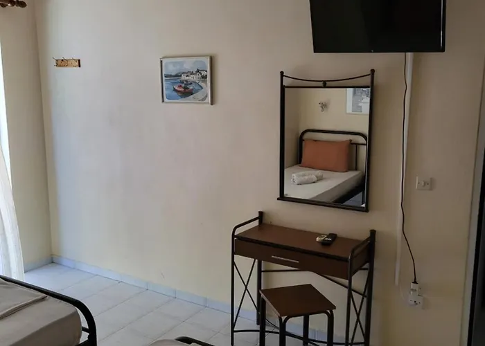 Polyxenis Aparthotel 3*