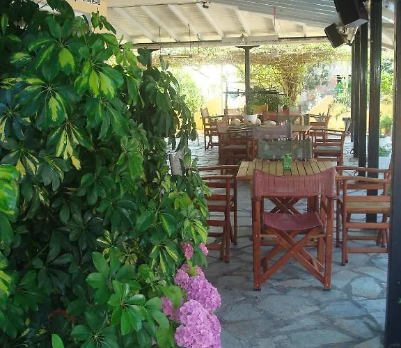 Aparthotel Polyxenis 3*