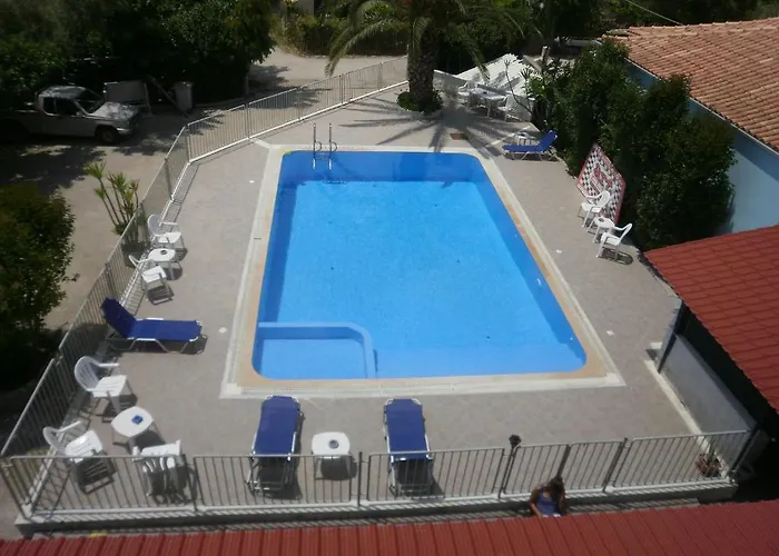Aparthotel Polyxenis 3*